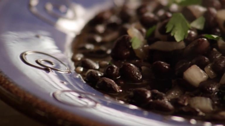 How to Cook Canned Black Beans On Stove