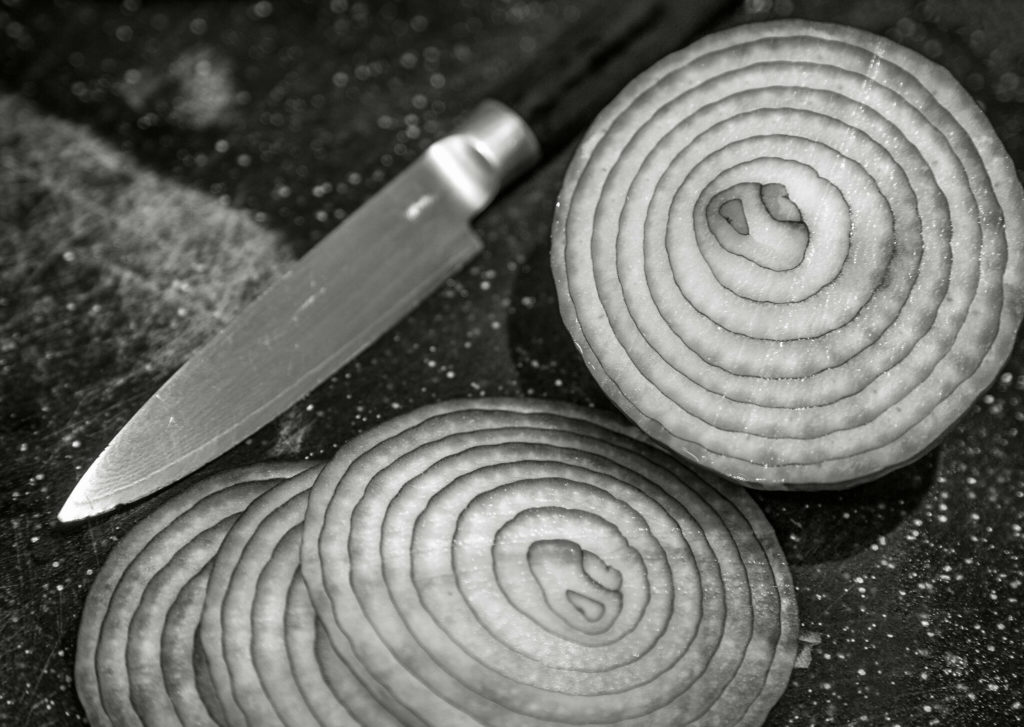 How to Peel an Onion Expert Guide Your Cutlery Advisor