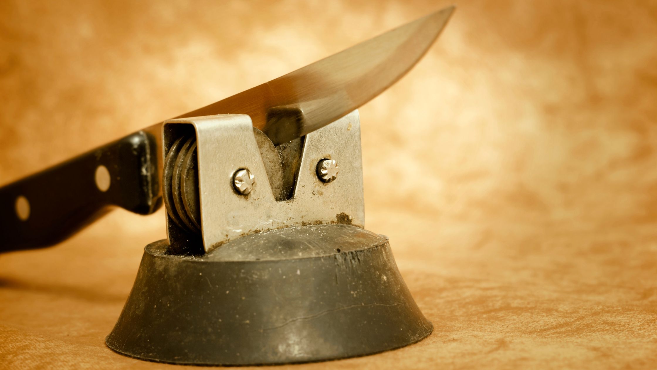 a knife between sharpener